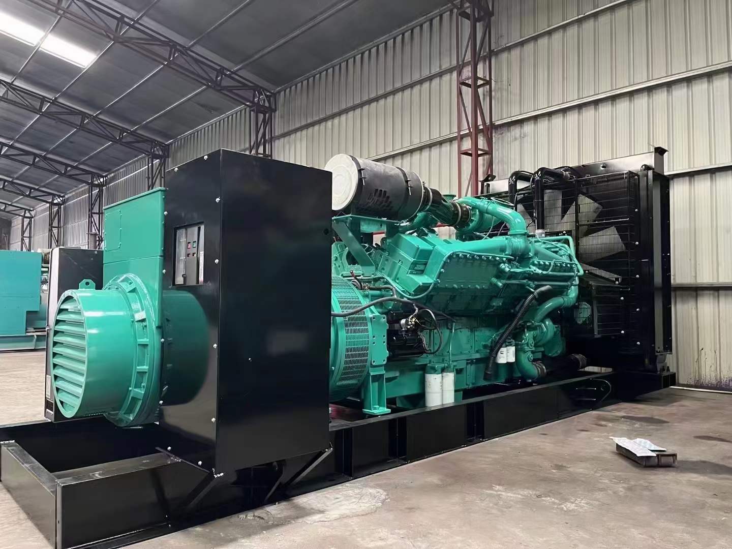 白河如何降低 800kW 柴油发电机输出电流的波动？